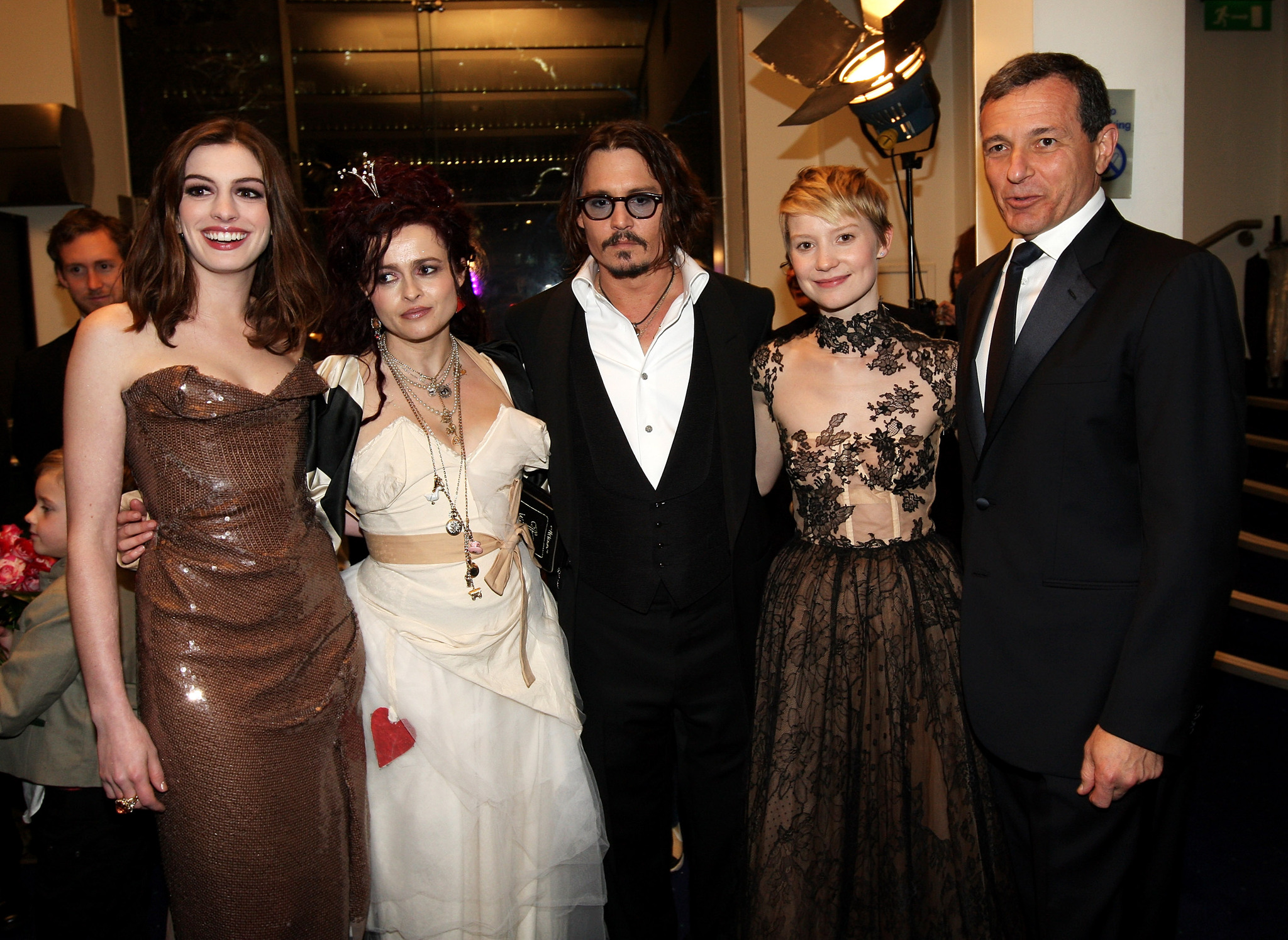 Johnny Depp, Helena Bonham Carter, Anne Hathaway, Mia Wasikowska and Robert A. Iger at event of Alisa stebuklu salyje (2010)