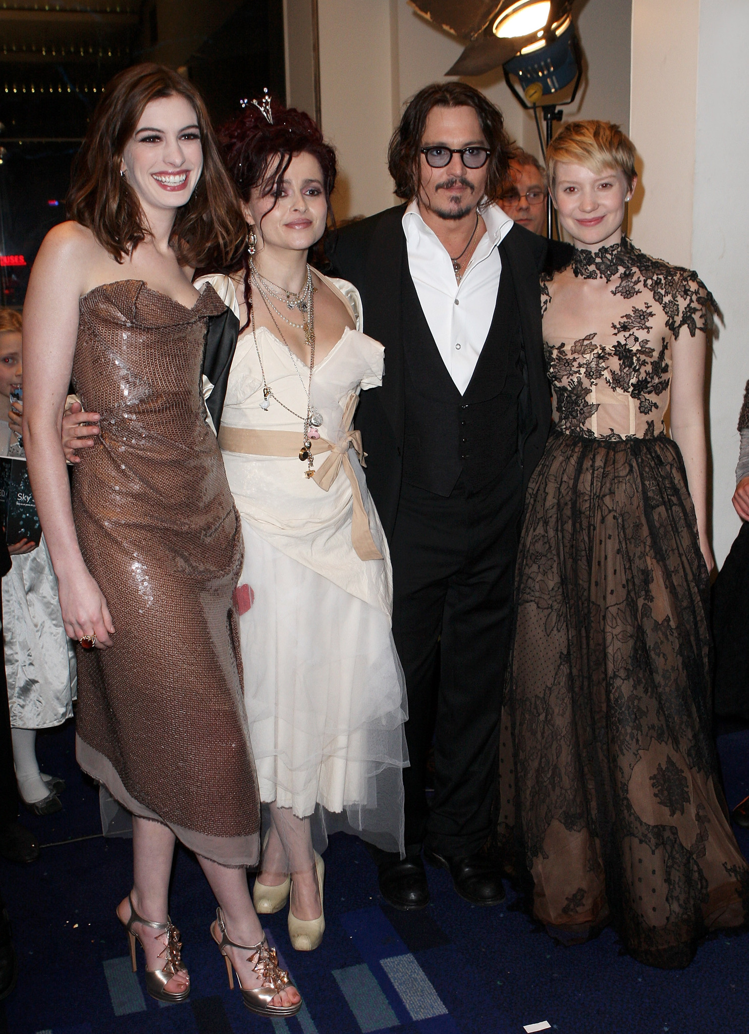 Johnny Depp, Helena Bonham Carter, Anne Hathaway and Mia Wasikowska at event of Alisa stebuklu salyje (2010)