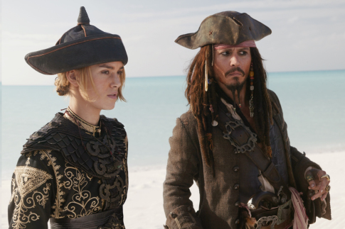 Still of Johnny Depp and Keira Knightley in Karibu piratai: pasaulio pakrasty (2007)