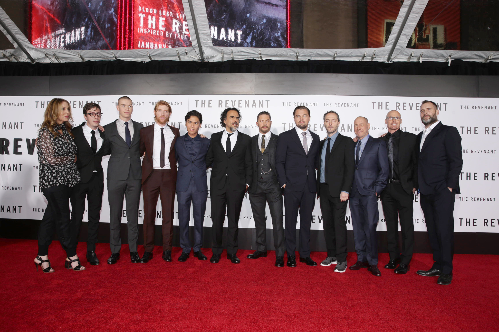 Leonardo DiCaprio, Alejandro González Iñárritu, Tom Hardy, Emmanuel Lubezki, Domhnall Gleeson, Will Poulter and Forrest Goodluck at event of Hju Glaso legenda (2015)