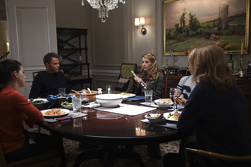 Still of Téa Leoni, Tim Daly, Kathrine Herzer, Evan Roe and Wallis Currie-Wood in Madam Secretary (2014)