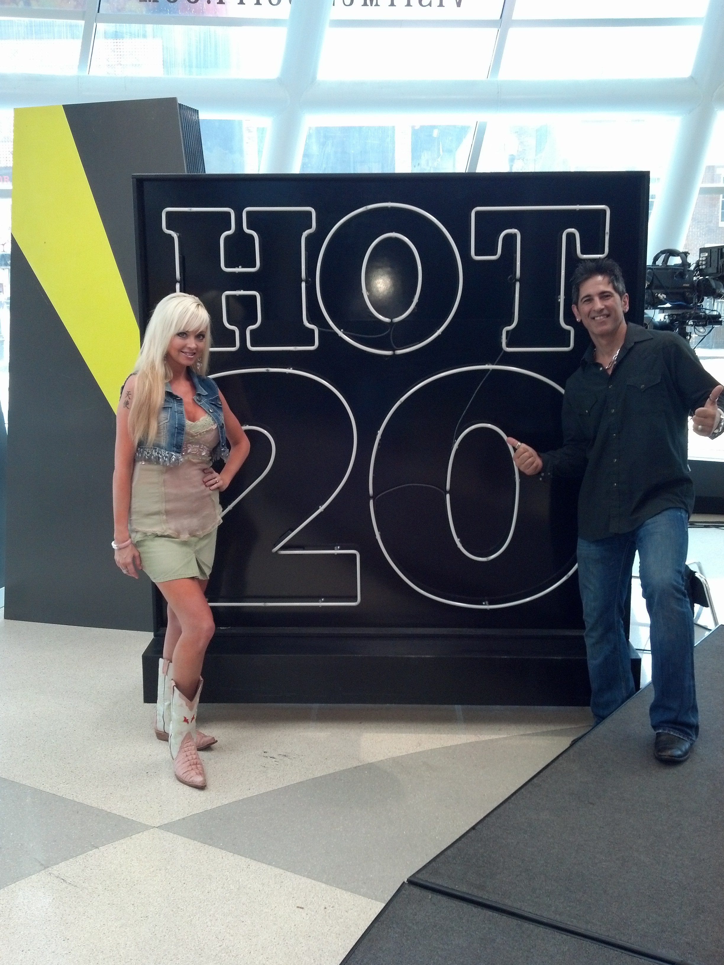 CMT HOT 20 COUNTDOWN