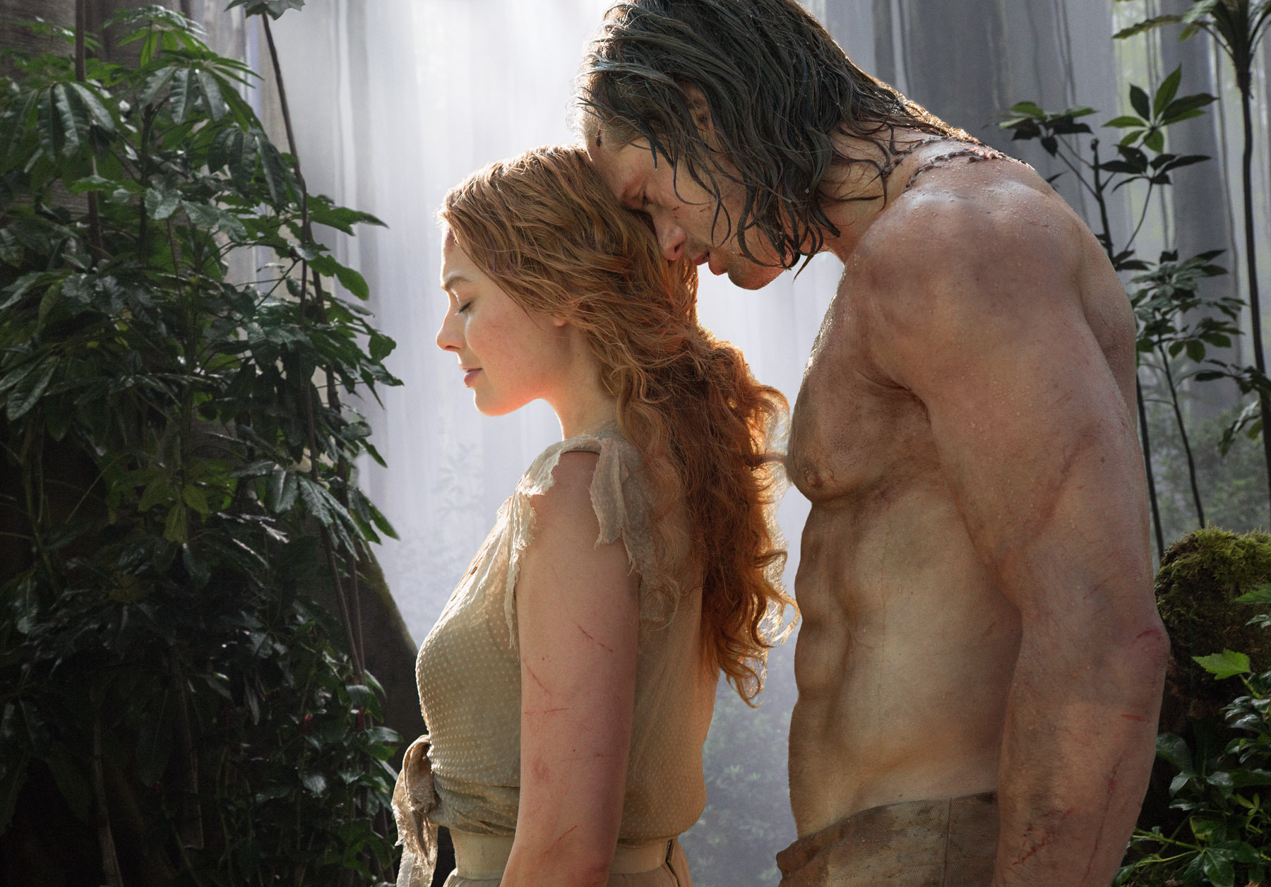 Still of Alexander Skarsgård and Margot Robbie in The Legend of Tarzan (2016)
