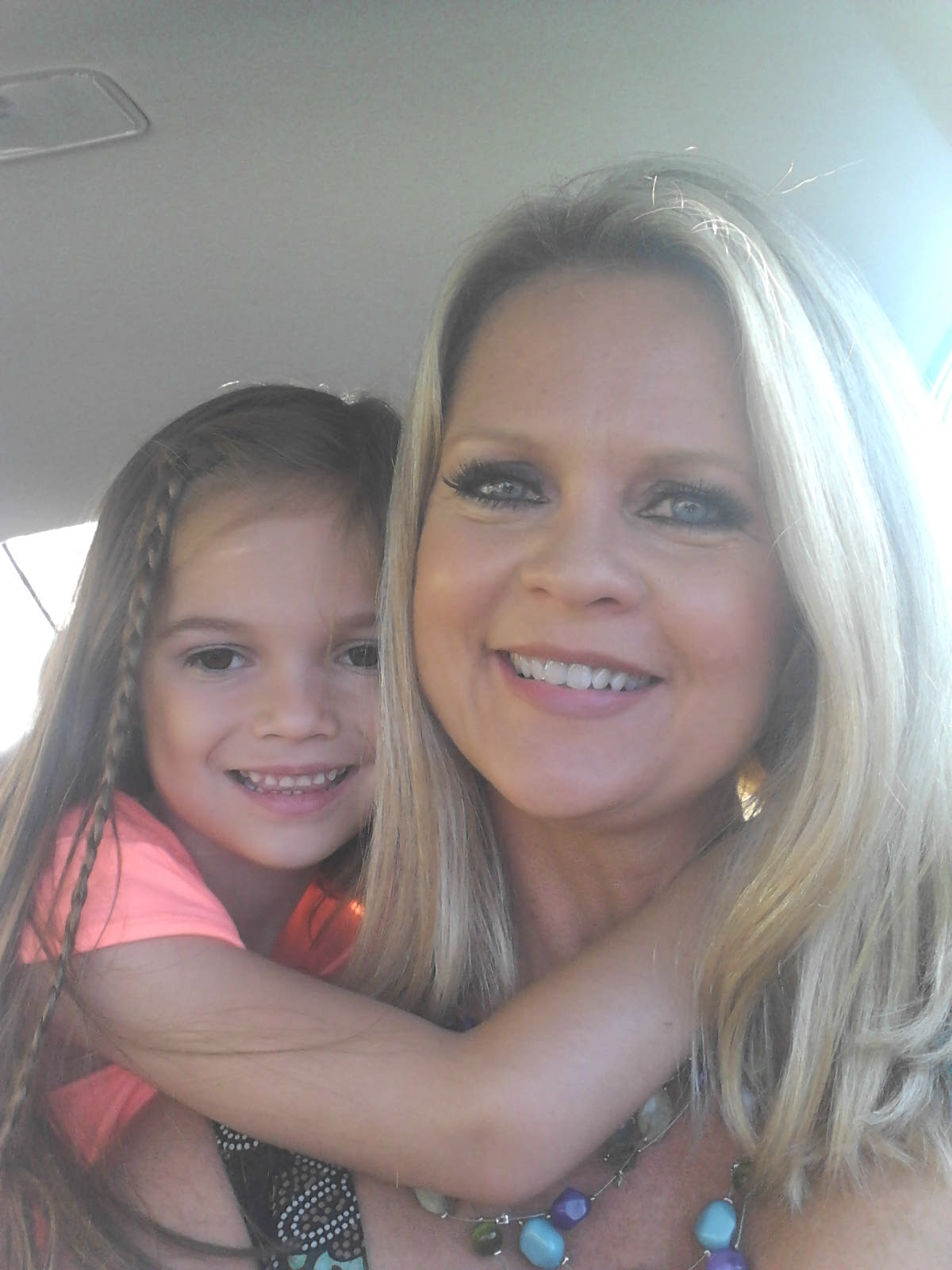 Paisley and her mom Wendy, on set of E's The Drama Queen.