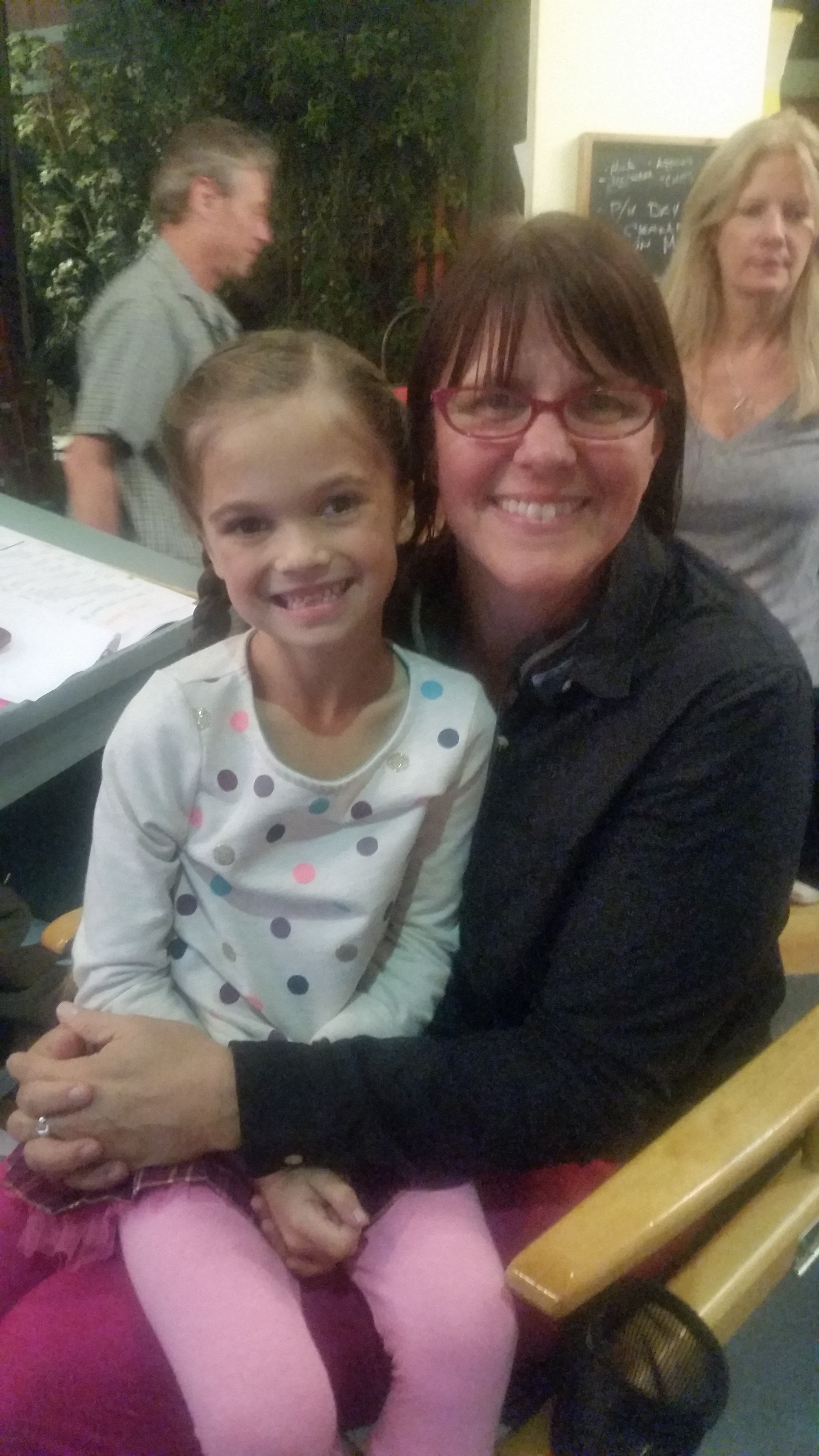 Paisley with director Shannon Flynn on set of Nickelodeon's Nicky, Ricky, Dicky and Dawn.