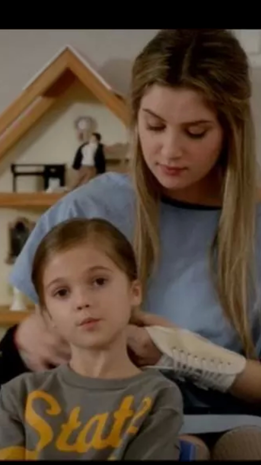 Paisley and Zoe Levin on set of Fox's 
