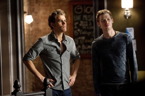 Still of Joseph Morgan and Paul Wesley in Vampyro dienorasciai (2009)