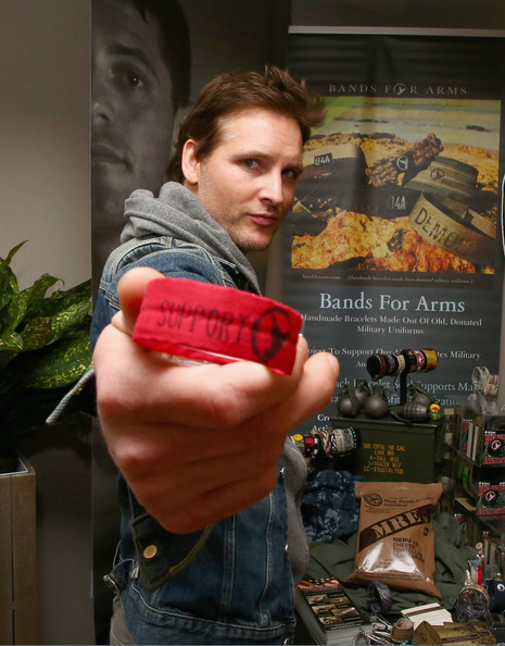Peter Facinelli promoting Bands For Arms