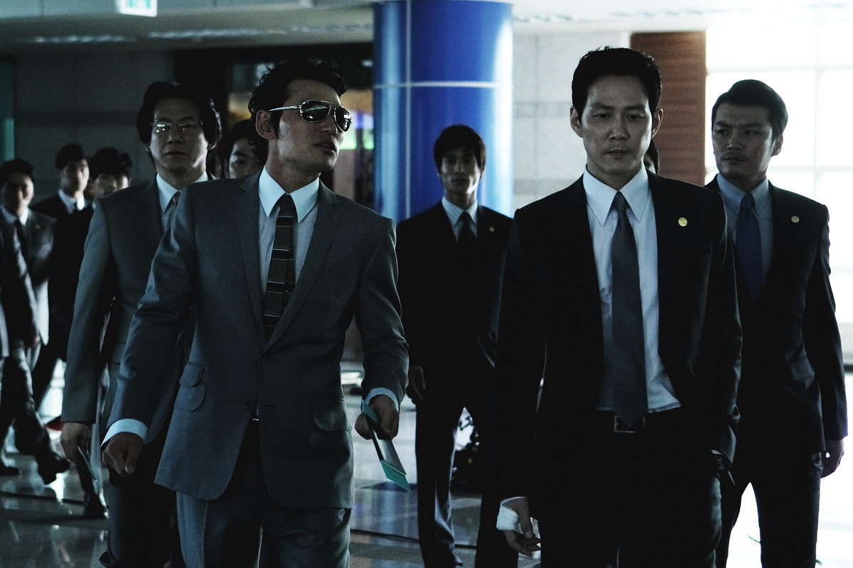 Still of Jung-jae Lee, Jeong-min Hwang, Yoon-Sung Kim and Kwang-Hoon Na in Sin-se-gae (2013)
