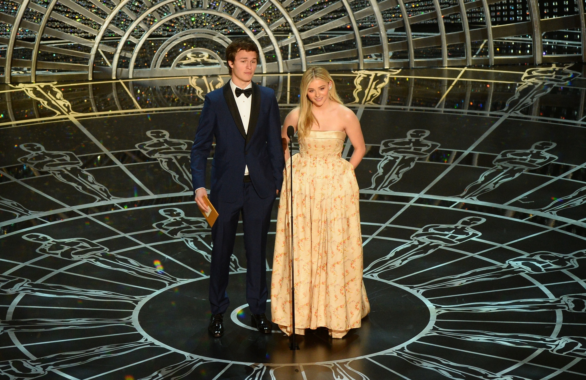 Chloë Grace Moretz and Ansel Elgort at event of The Oscars (2015)