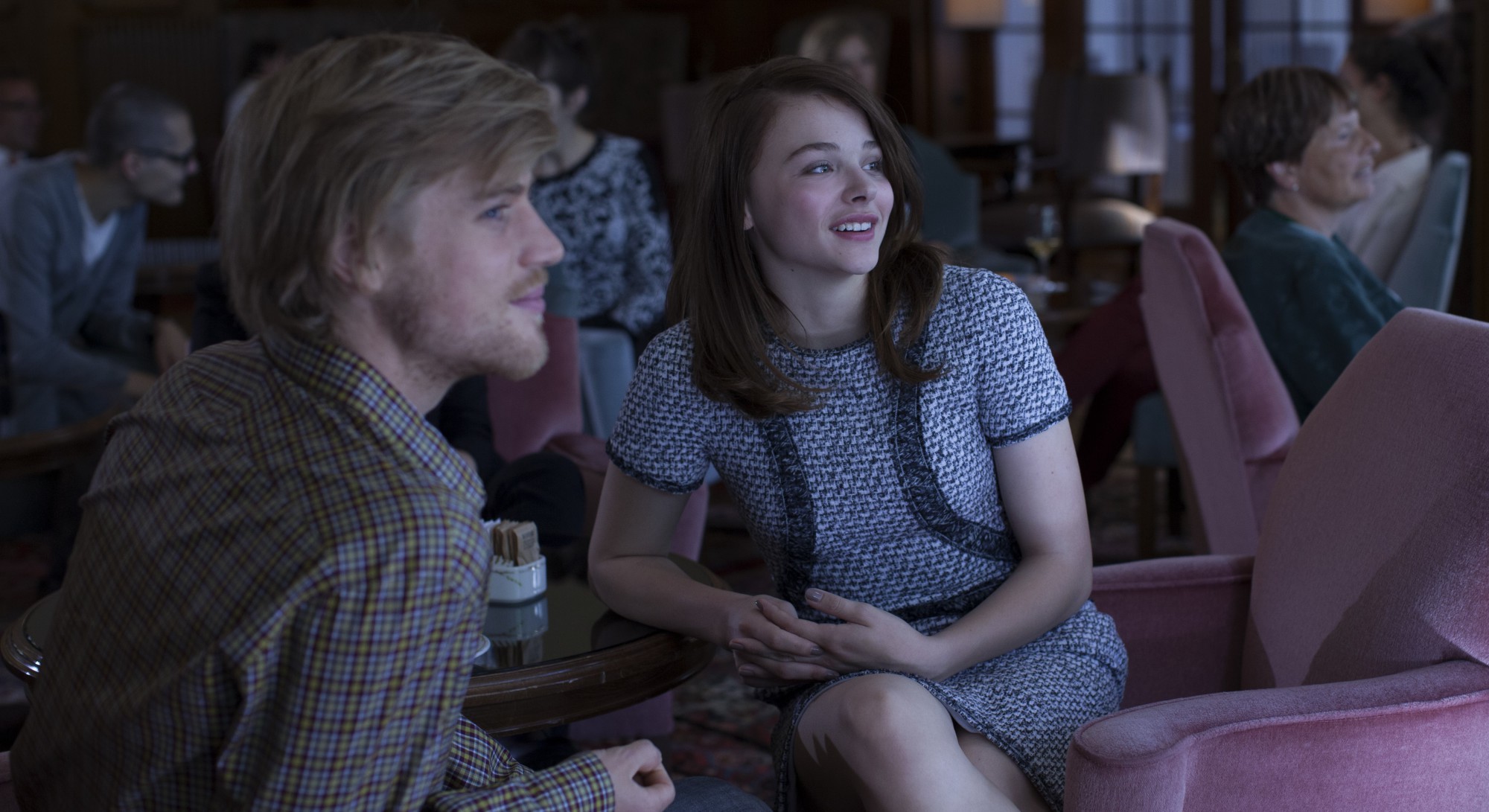 Still of Chloë Grace Moretz and Johnny Flynn in Clouds of Sils Maria (2014)