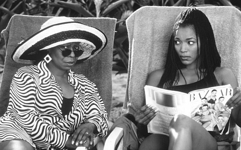 Still of Whoopi Goldberg and Angela Bassett in How Stella Got Her Groove Back (1998)