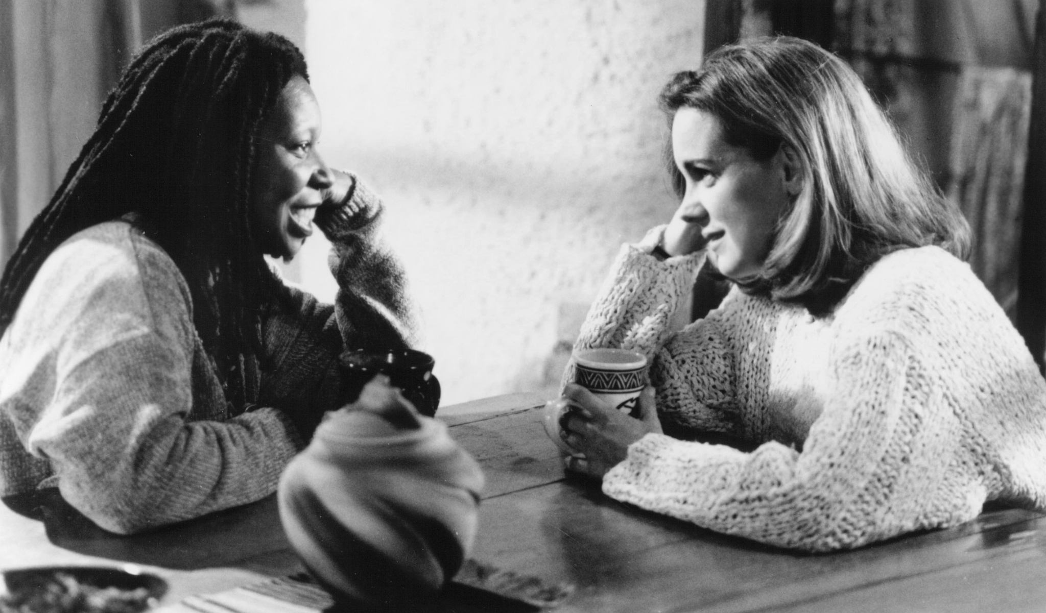 Still of Whoopi Goldberg and Elizabeth Perkins in Moonlight and Valentino (1995)