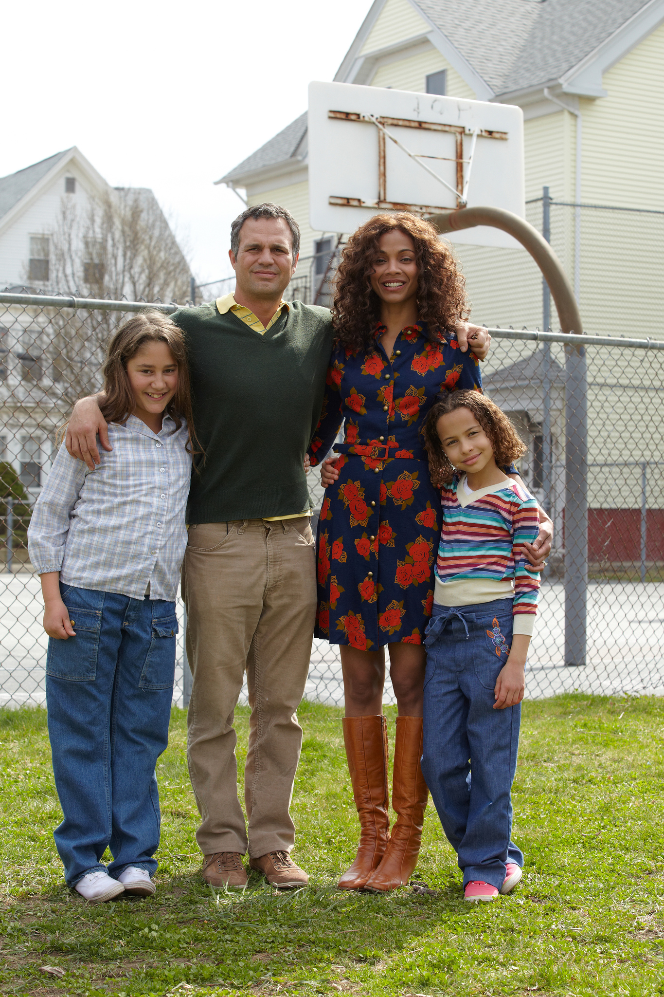 Still of Mark Ruffalo, Zoe Saldana, Imogene Wolodarsky and Ashley Aufderheide in Infinitely Polar Bear (2014)