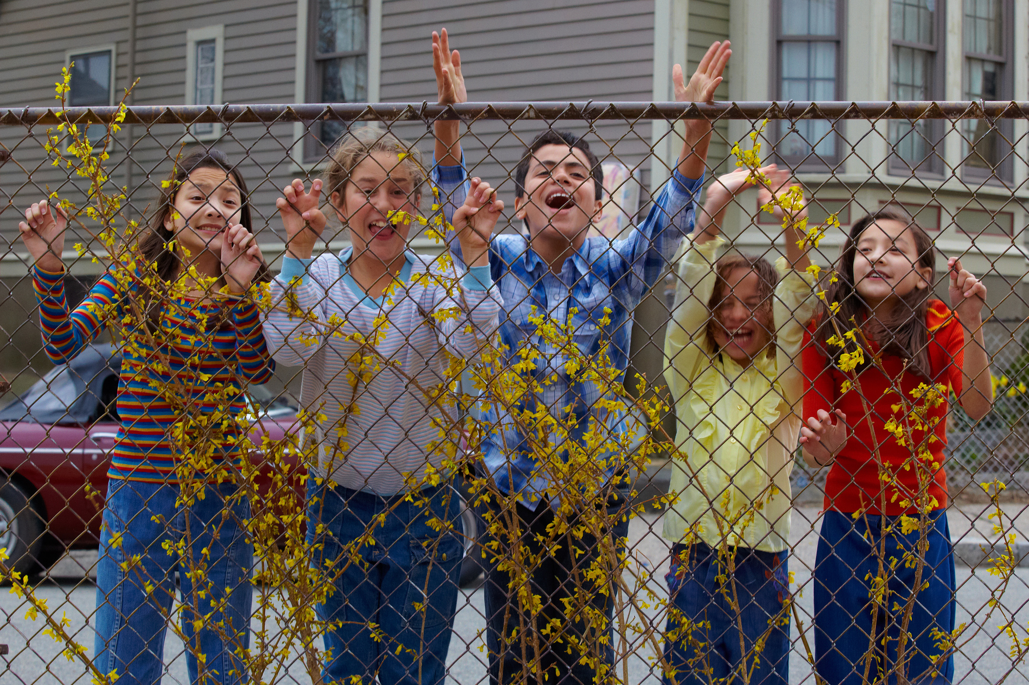 Still of Nekhebet Kum Juch, Manoah Angelo, Imogene Wolodarsky, Ashley Aufderheide and Uatchet Jin Juch in Infinitely Polar Bear (2014)