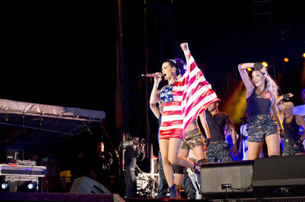 Still of Katy Perry in Macy's 4th of July Fireworks Spectacular (2011)