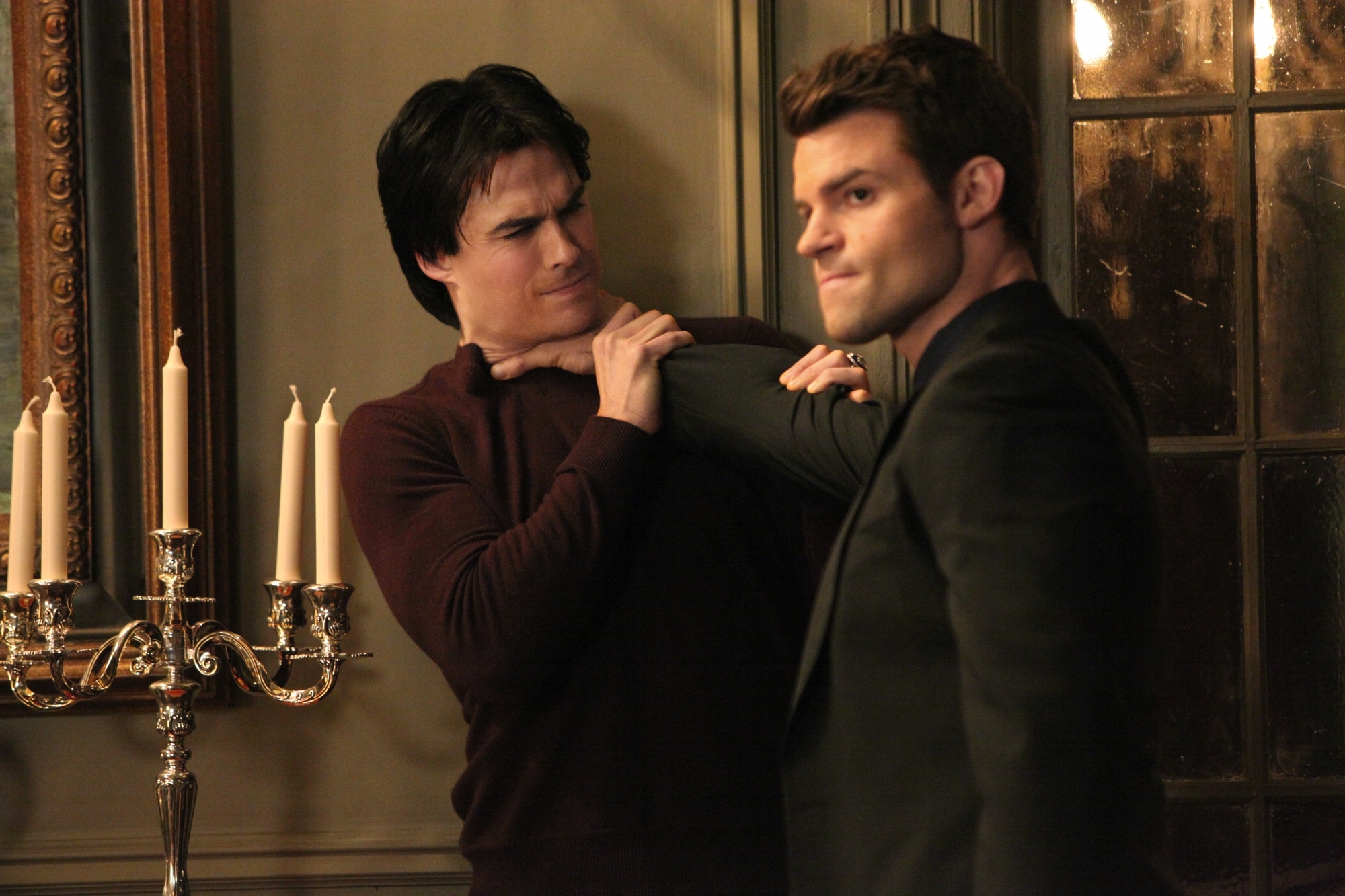 Still of Daniel Gillies and Ian Somerhalder in Vampyro dienorasciai (2009)