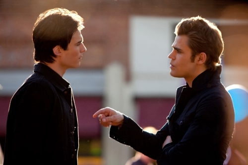 Still of Ian Somerhalder and Paul Wesley in Vampyro dienorasciai (2009)