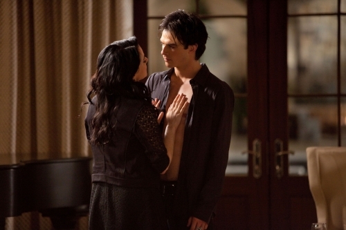 Still of Mia Kirshner and Ian Somerhalder in Vampyro dienorasciai (2009)