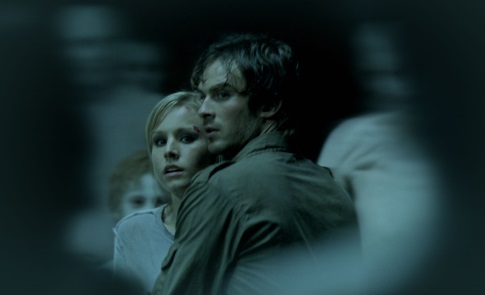 Still of Kristen Bell and Ian Somerhalder in Pulse (2006)