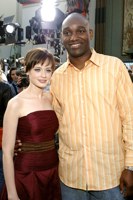 Alexis Bledel and Broderick Johnson at event of The Sisterhood of the Traveling Pants (2005)