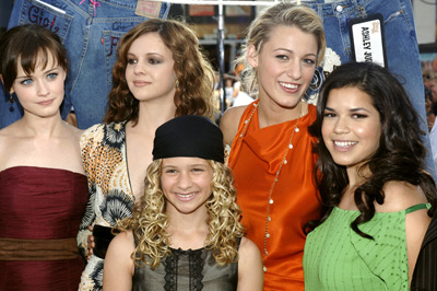 Alexis Bledel, Jenna Boyd, Blake Lively, Amber Tamblyn and America Ferrera at event of The Sisterhood of the Traveling Pants (2005)