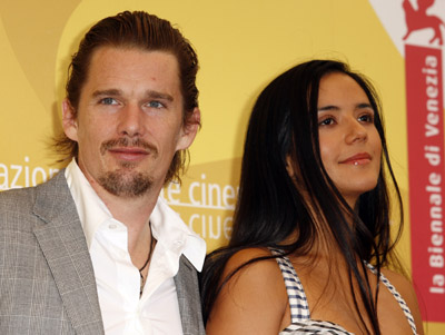 Ethan Hawke and Catalina Sandino Moreno at event of The Hottest State (2006)