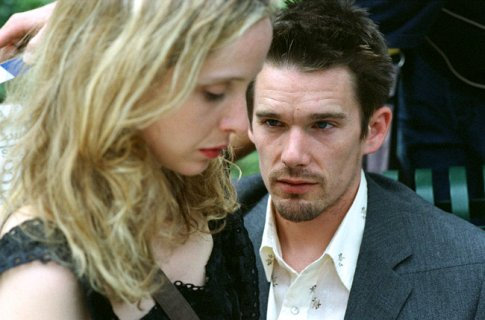 Still of Ethan Hawke and Julie Delpy in Pries saulelydi (2004)