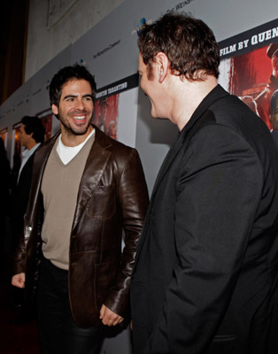 Quentin Tarantino and Eli Roth at event of Negarbingi sunsnukiai (2009)