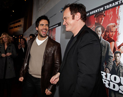 Quentin Tarantino and Eli Roth at event of Negarbingi sunsnukiai (2009)