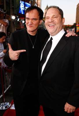 Quentin Tarantino and Harvey Weinstein at event of Negarbingi sunsnukiai (2009)
