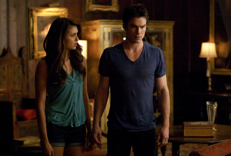 Still of Ian Somerhalder and Nina Dobrev in Vampyro dienorasciai (2009)