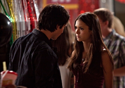 Still of Ian Somerhalder and Nina Dobrev in Vampyro dienorasciai (2009)