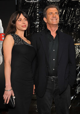 Mel Gibson and Oksana Grigorieva at event of Edge of Darkness (2010)