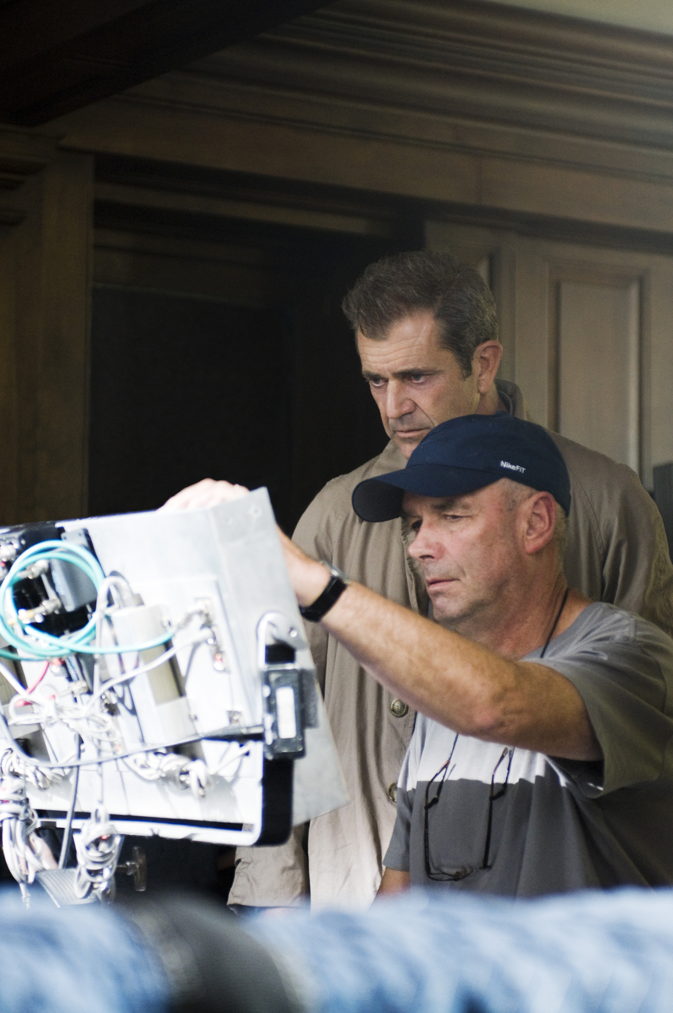 Still of Mel Gibson and Martin Campbell in Edge of Darkness (2010)