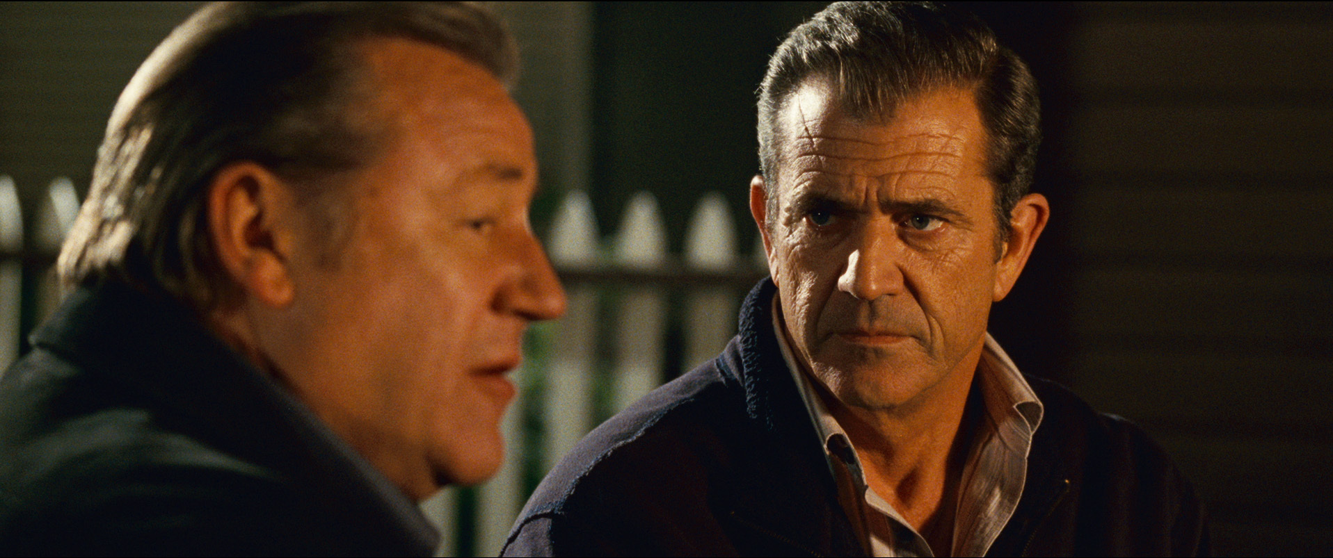 Still of Mel Gibson and Ray Winstone in Edge of Darkness (2010)