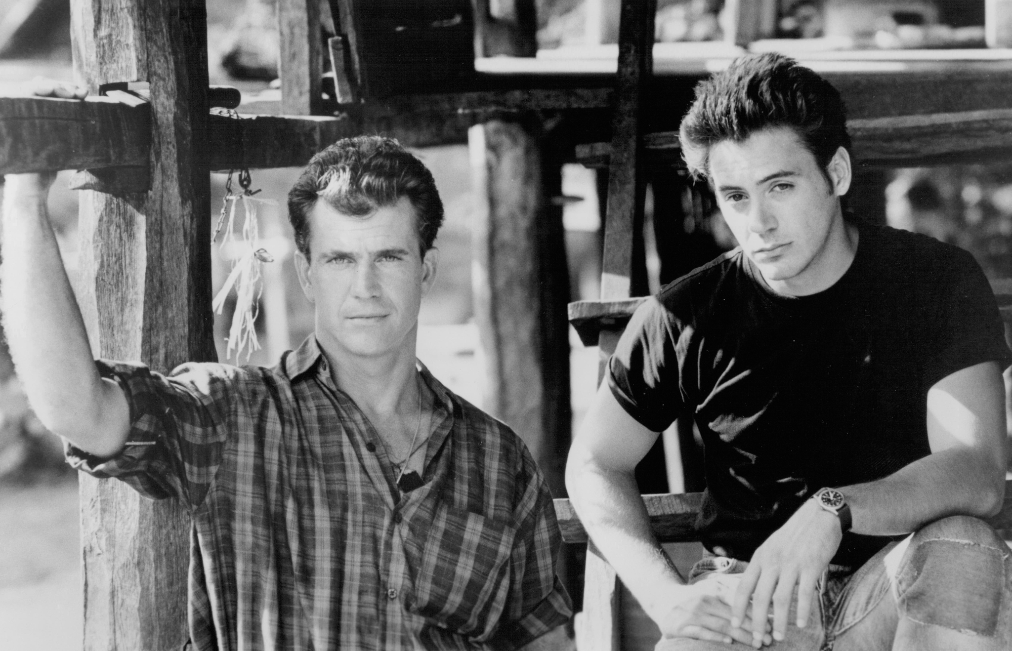 Still of Mel Gibson and Robert Downey Jr. in Air America (1990)