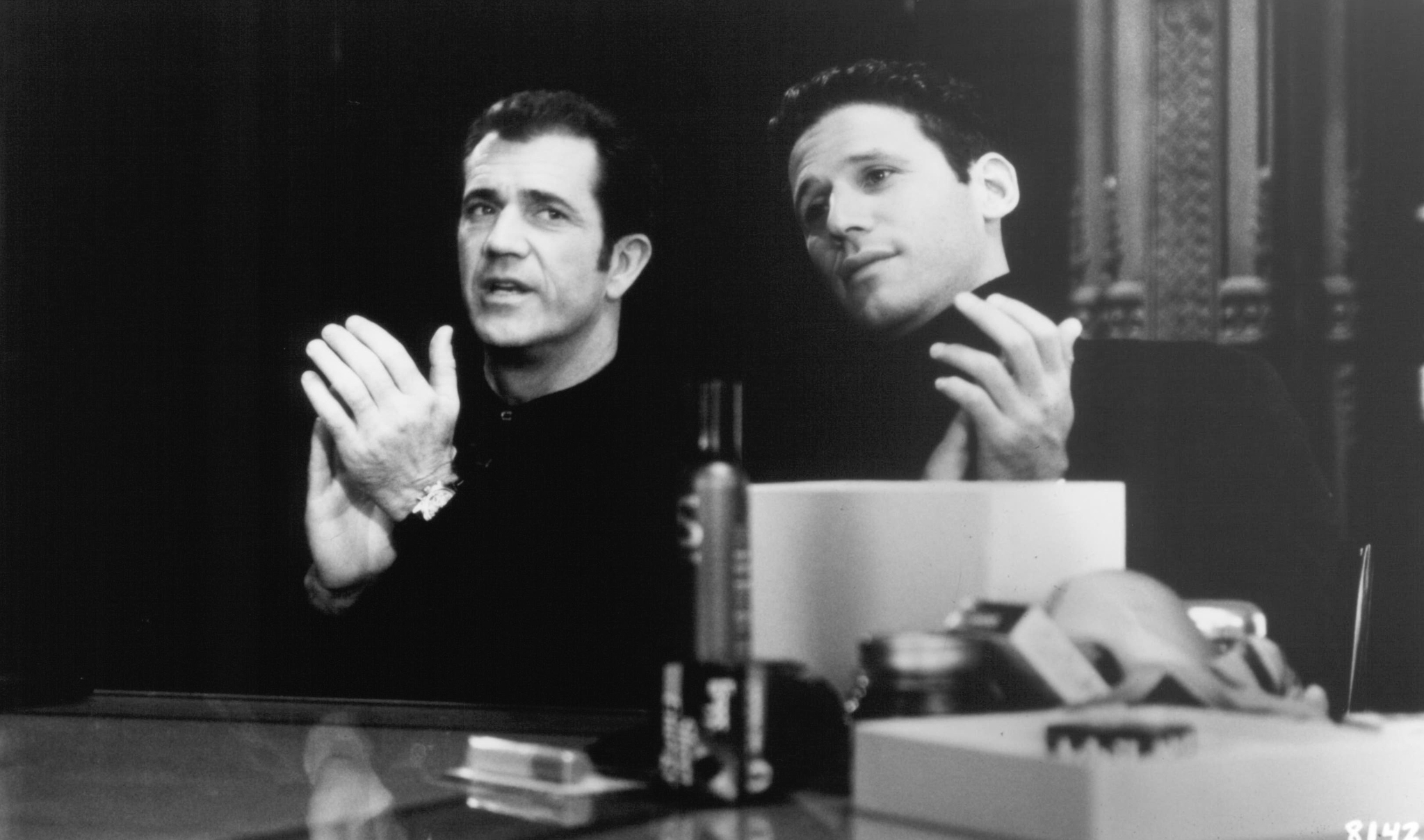 Still of Mel Gibson and Mark Feuerstein in What Women Want (2000)