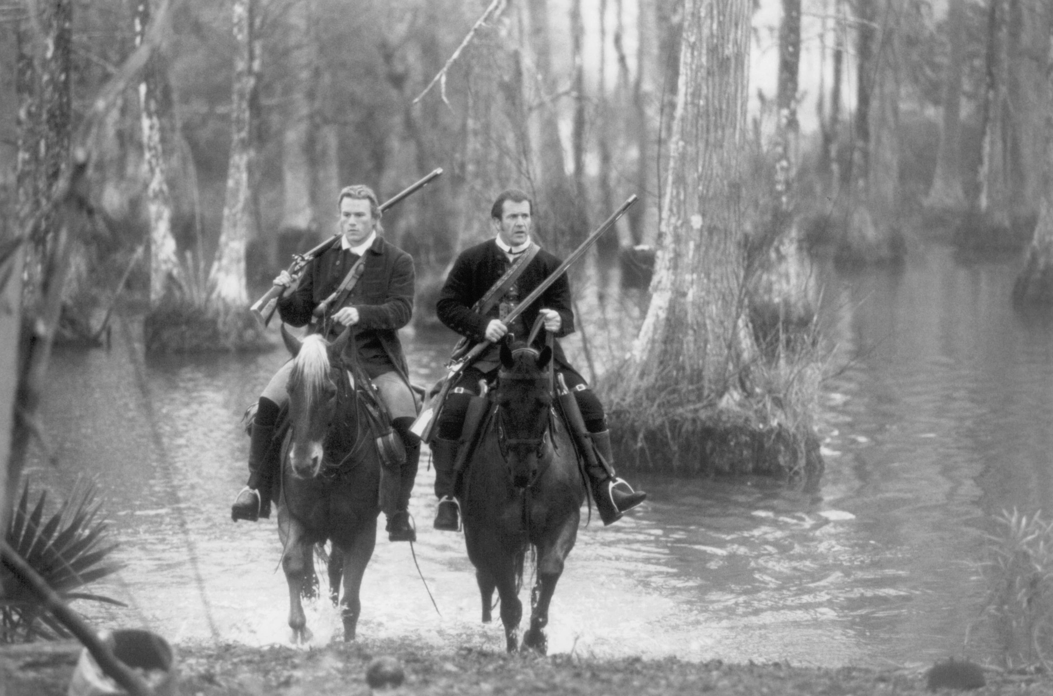 Still of Mel Gibson and Heath Ledger in The Patriot (2000)