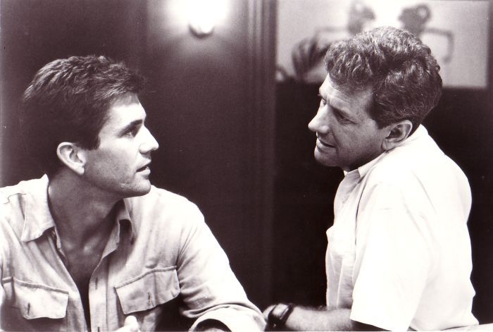 Still of Mel Gibson and Michael Murphy in The Year of Living Dangerously (1982)