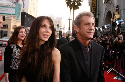 Mel Gibson and Oksana Grigorieva at event of Iksmenai: pradzia. Ernis (2009)