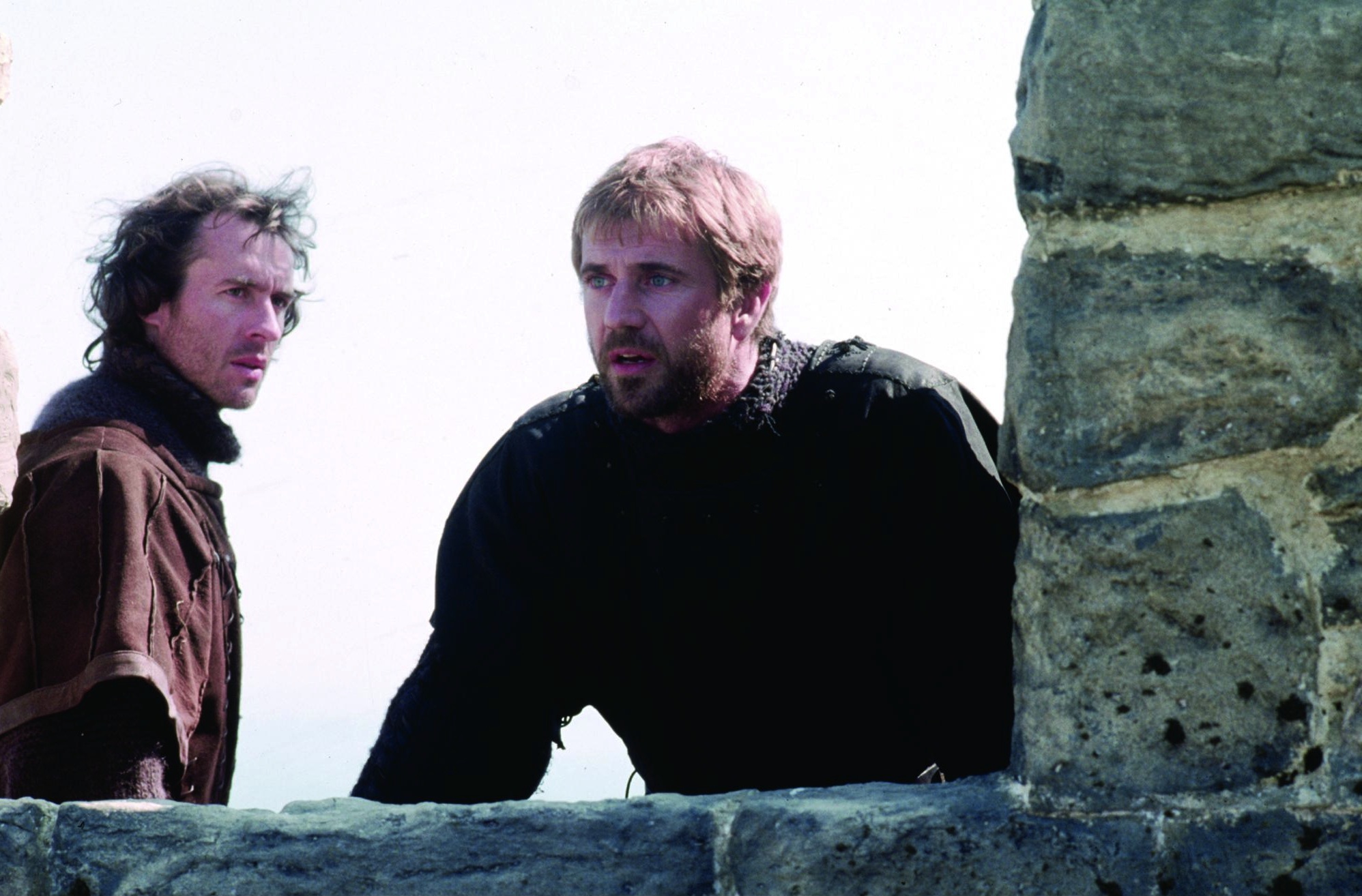 Still of Mel Gibson and Stephen Dillane in Hamlet (1990)