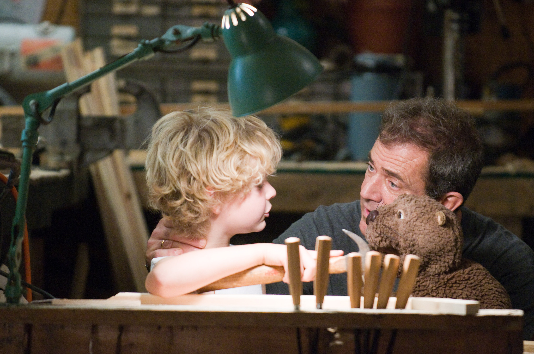 Still of Mel Gibson and Riley Thomas Stewart in The Beaver (2011)