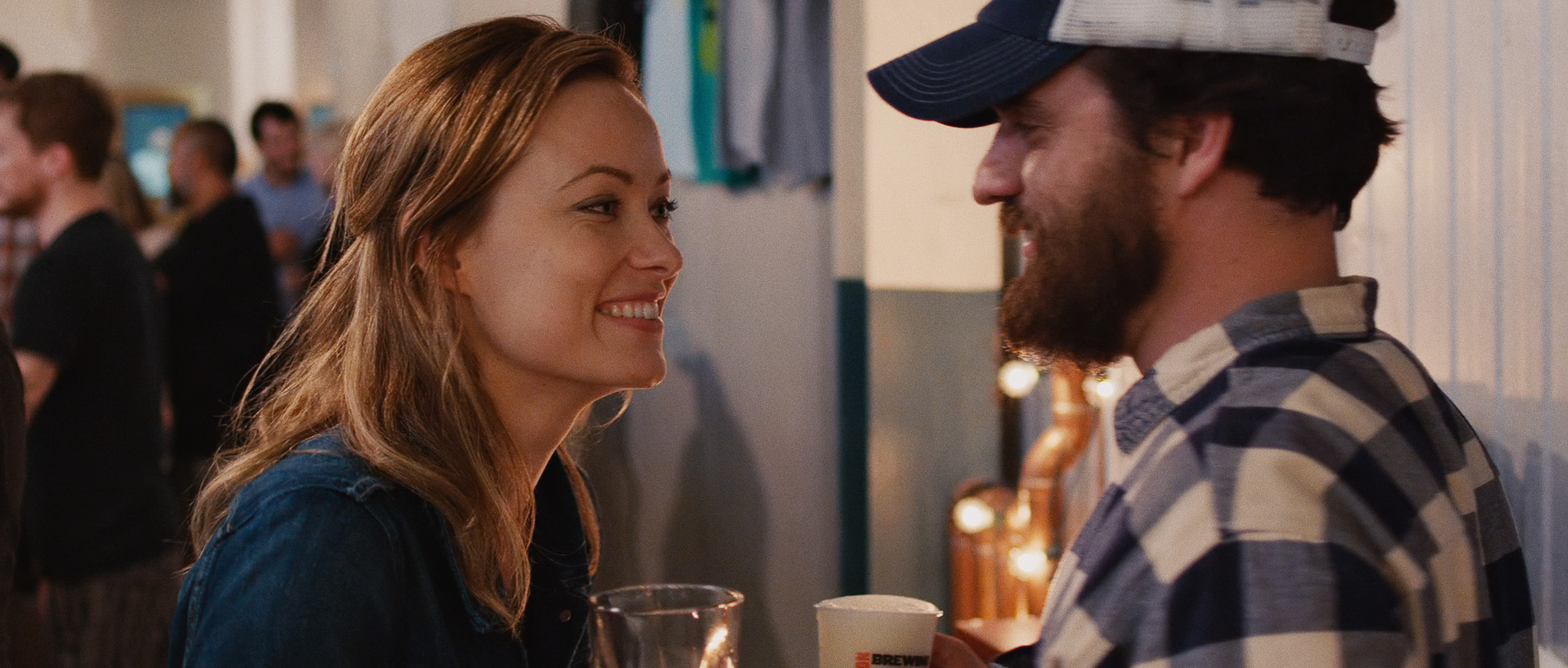 Still of Olivia Wilde and Jake Johnson in Sugerovai (2013)