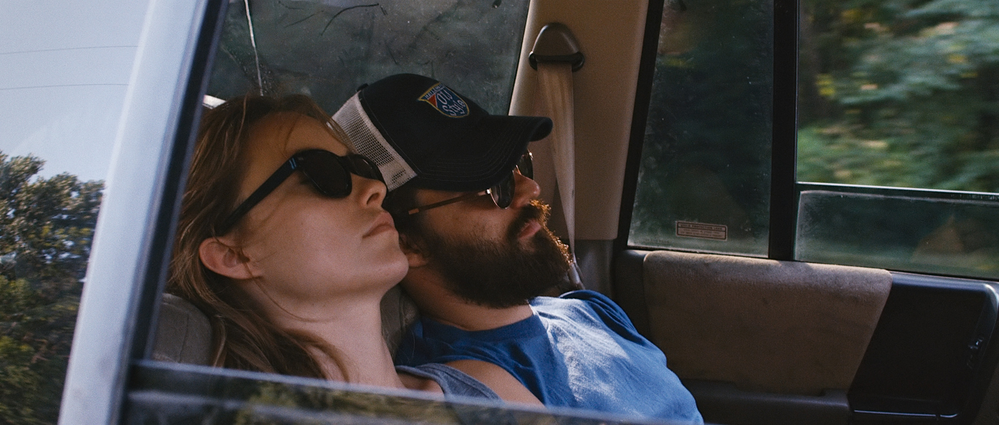 Still of Olivia Wilde and Jake Johnson in Sugerovai (2013)