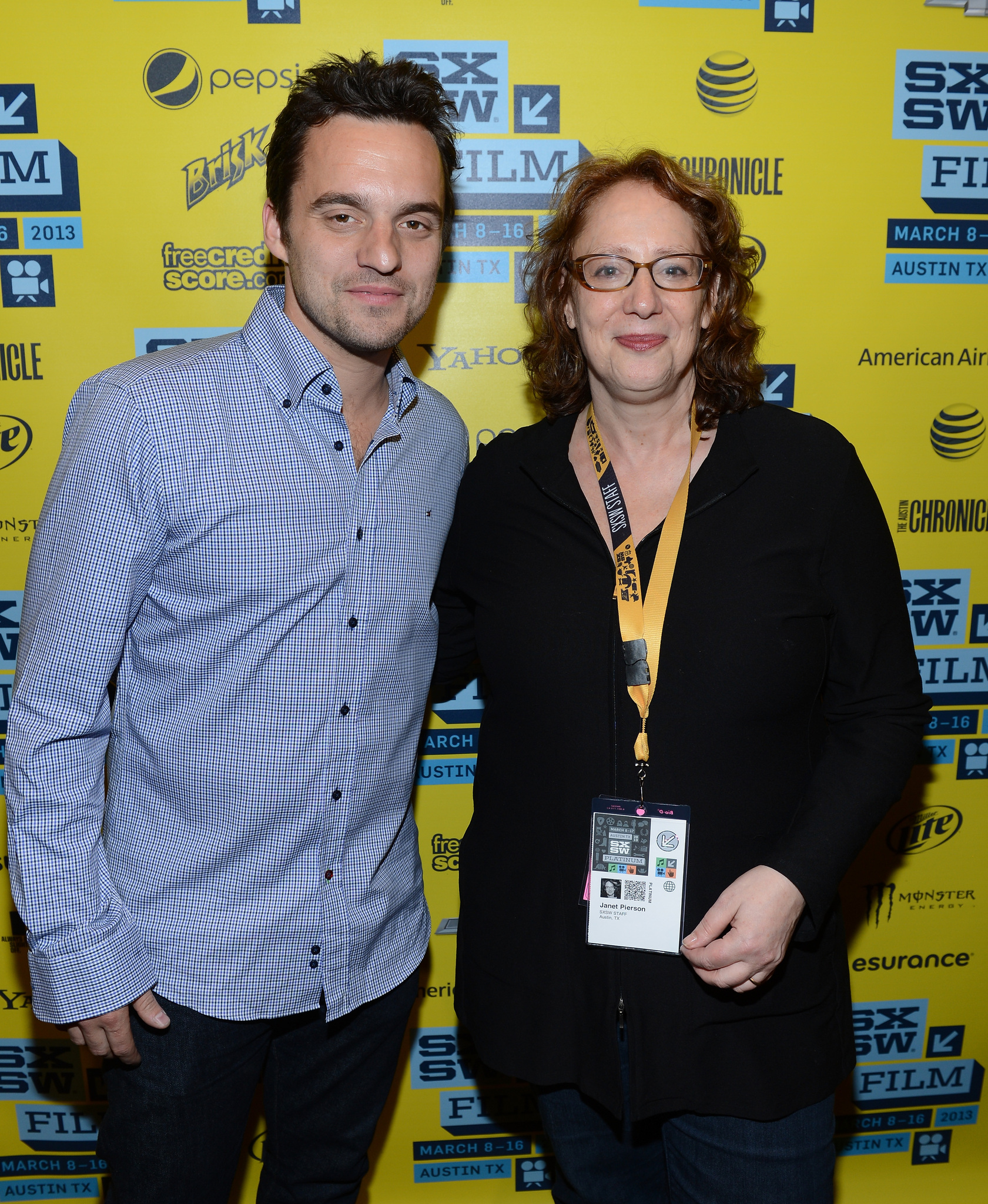 Janet Pierson and Jake Johnson at event of Sugerovai (2013)