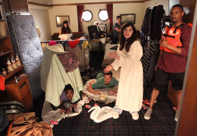 Still of Zooey Deschanel, Max Greenfield, Damon Wayans Jr., Hannah Simone, Lamorne Morris and Jake Johnson in New Girl (2011)