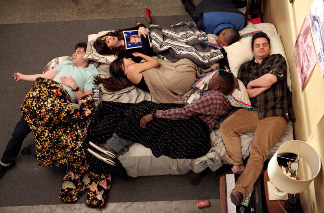 Still of Zooey Deschanel, Max Greenfield, Hannah Simone, Lamorne Morris and Jake Johnson in New Girl (2011)