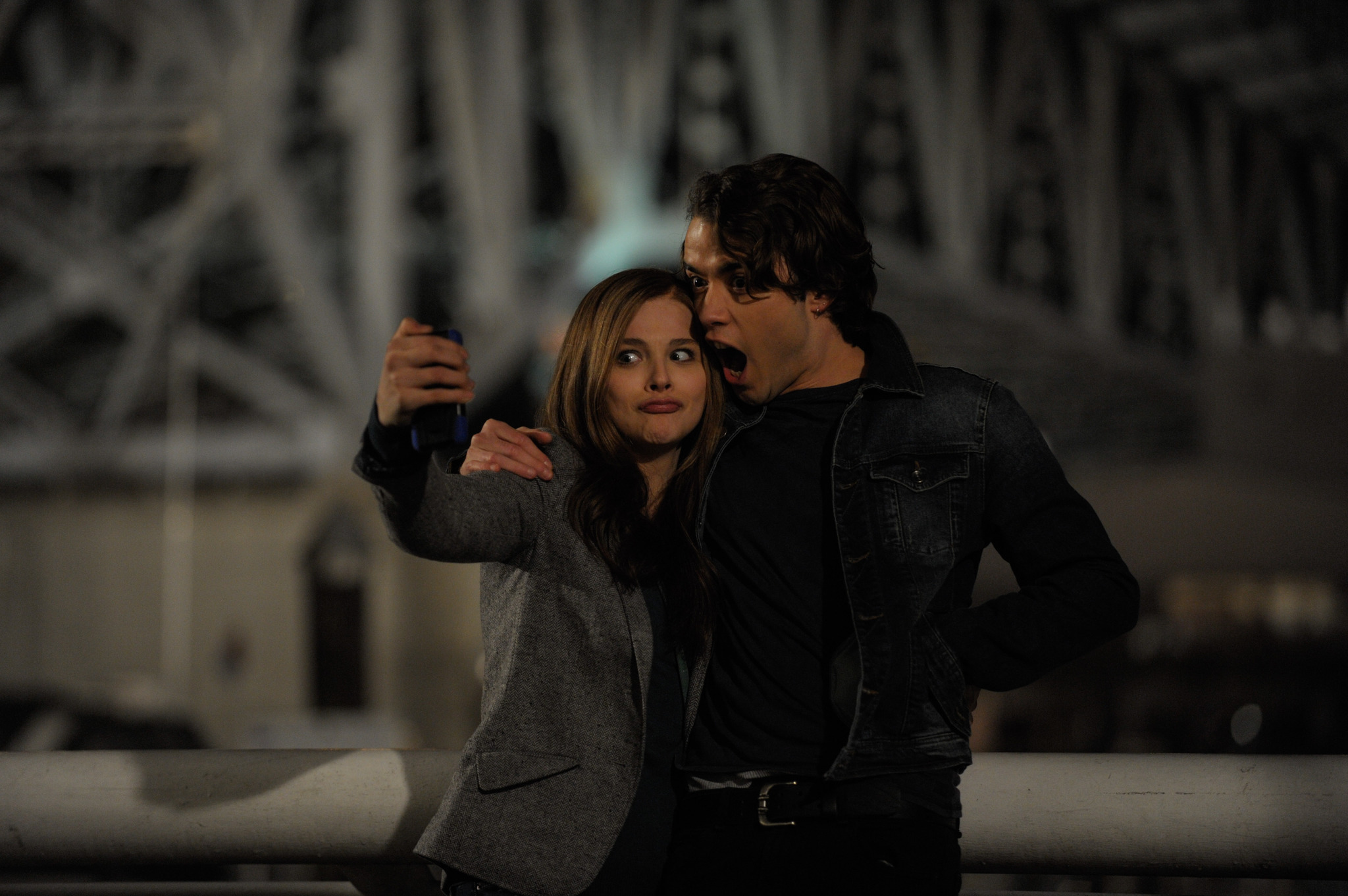 Still of Chloë Grace Moretz and Jamie Blackley in Jei pasilikciau (2014)