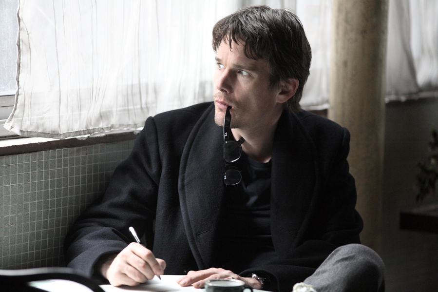 Still of Ethan Hawke in La femme du Vème (2011)